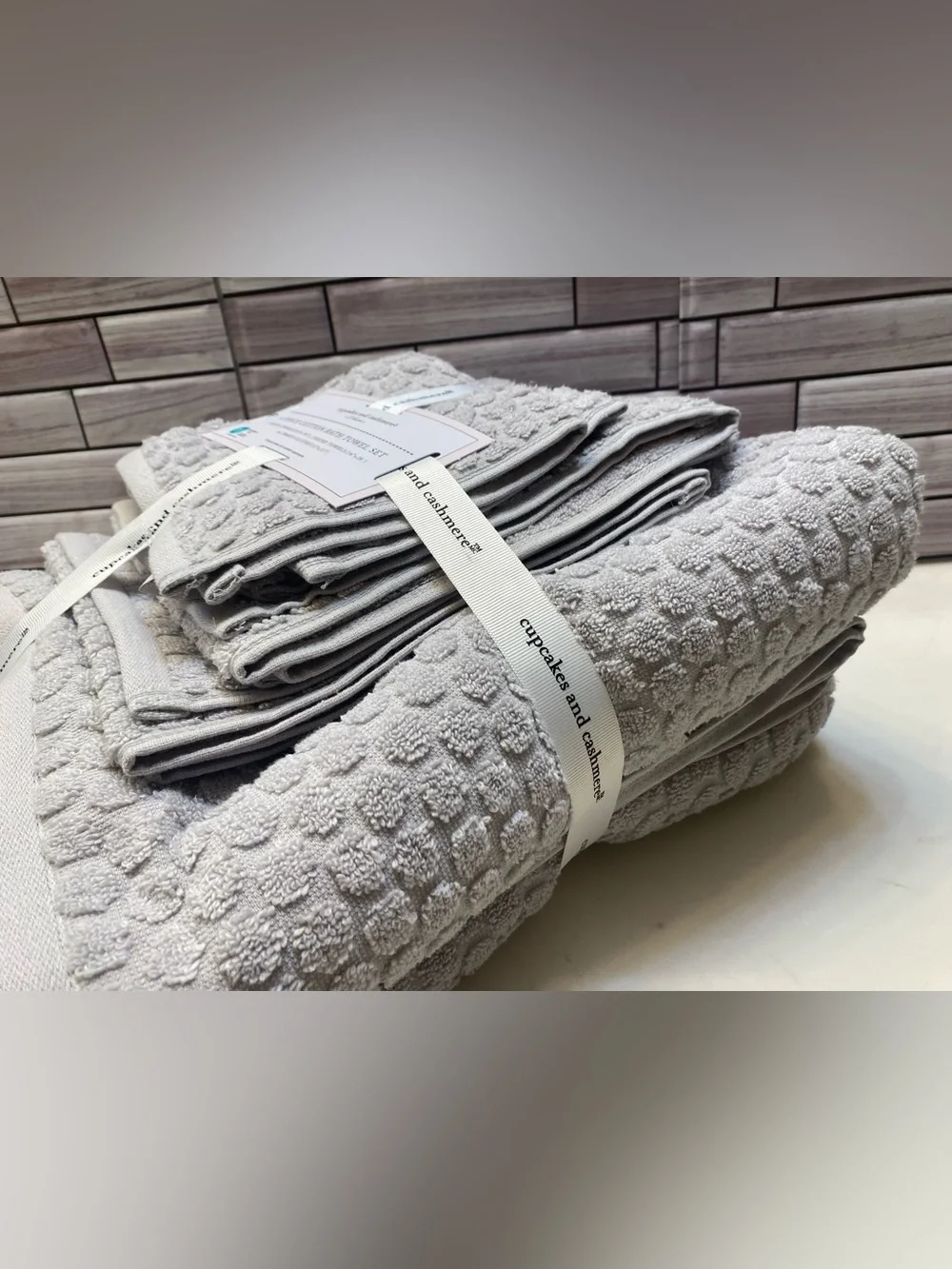 Cupcakes and Cashmere ❤️Polka dot (6) cotton Bath Towel Set  NWT Light Gray